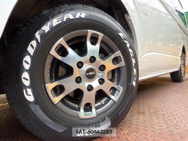 Toyota HIACE VAN 2023-10 7620855-12