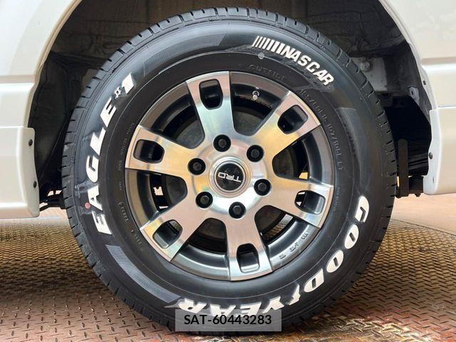 Toyota HIACE VAN 2023-10 7620855-3