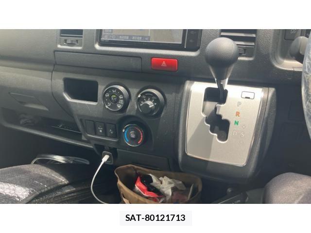 Toyota HIACE VAN 2019-08 7620876-12