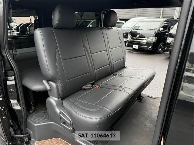 Toyota HIACE VAN 2023-08 7620848-9