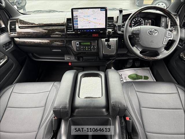 Toyota HIACE VAN 2023-08 7620848-3