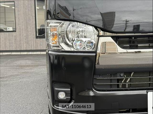 Toyota HIACE VAN 2023-08 7620848-4