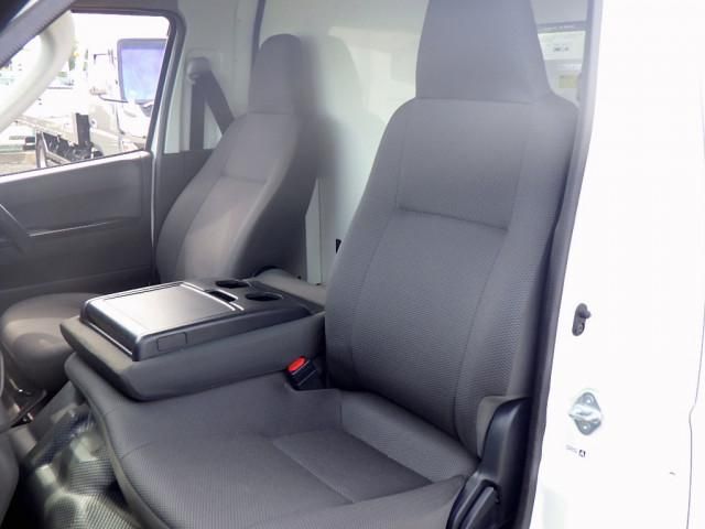 Toyota HIACE VAN 2020-11 7710542-12