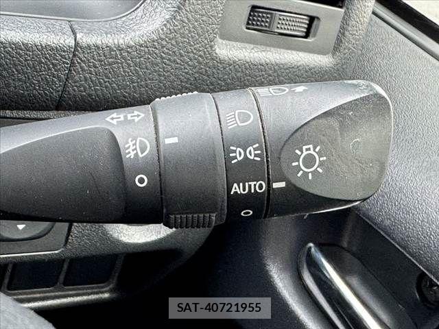 Toyota HIACE VAN 2019-08 7729977-24