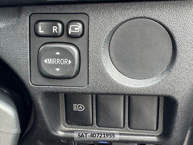 Toyota HIACE VAN 2019-08 7729977-27