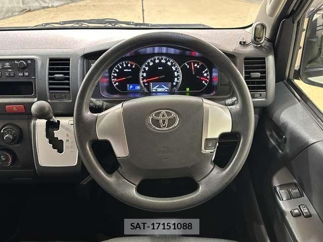 Toyota HIACE VAN 2019-01 7729993-9