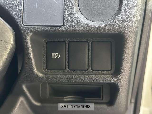 Toyota HIACE VAN 2019-01 7729993-12