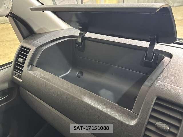 Toyota HIACE VAN 2019-01 7729993-17
