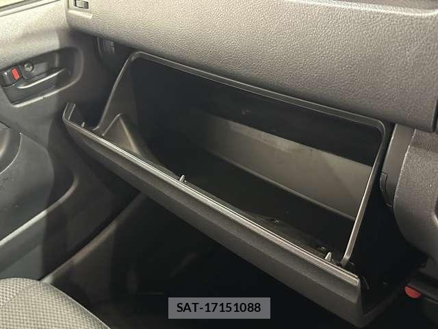 Toyota HIACE VAN 2019-01 7729993-18