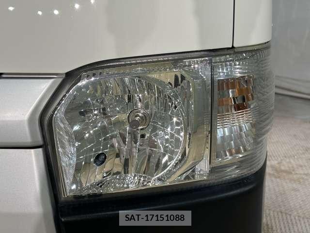 Toyota HIACE VAN 2019-01 7729993-22