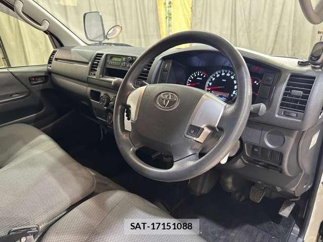 Toyota HIACE VAN 2019-01 7729993-8