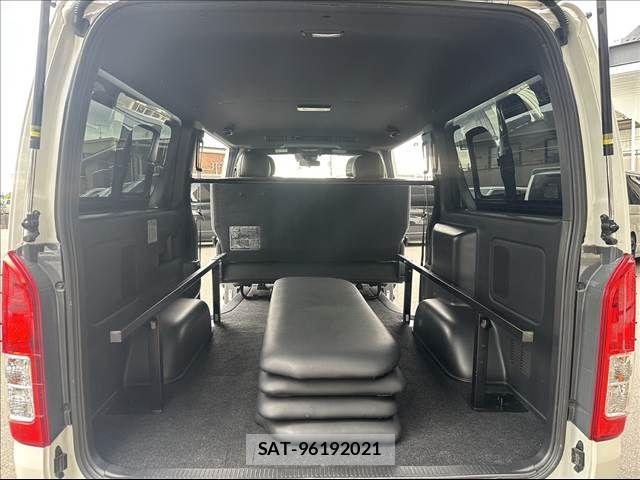 Toyota HIACE VAN 2020-02 7729975-19