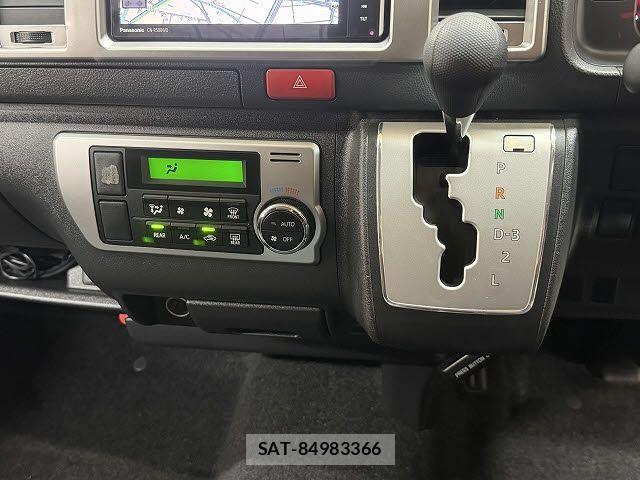 Toyota HIACE VAN 2014-03 7729991-15
