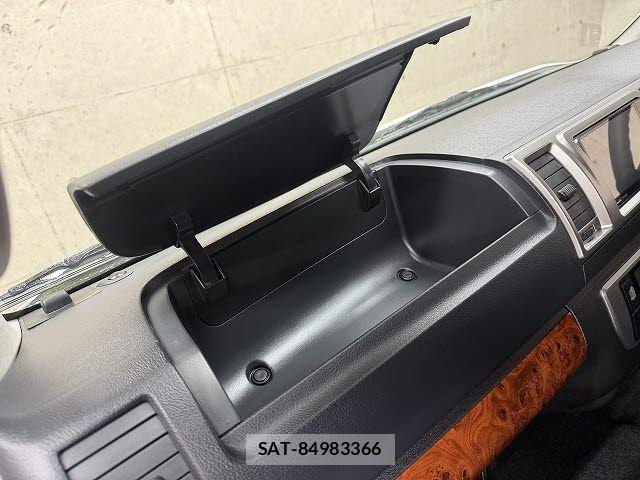 Toyota HIACE VAN 2014-03 7729991-17