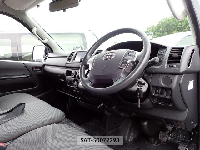 Toyota HIACE VAN 2022-03 7729972-19