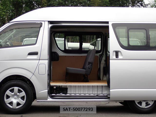 Toyota HIACE VAN 2022-03 7729972-3