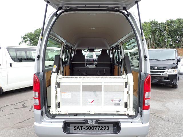 Toyota HIACE VAN 2022-03 7729972-5