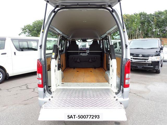 Toyota HIACE VAN 2022-03 7729972-7