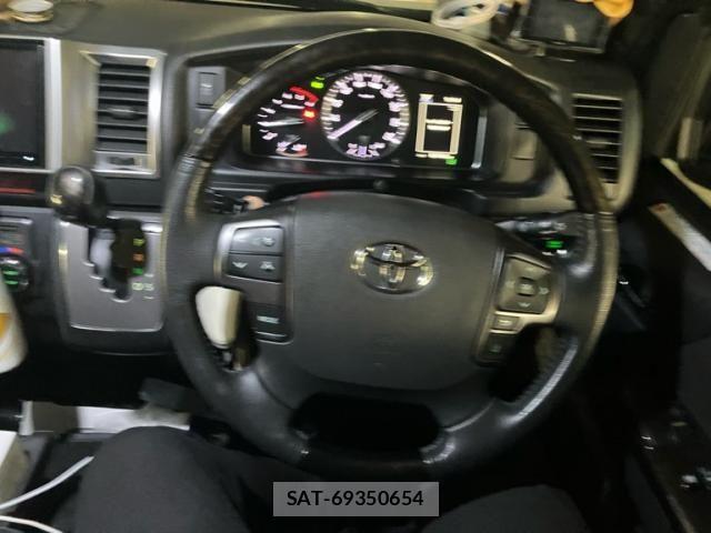 Toyota HIACE VAN 2020-08 7729971-12