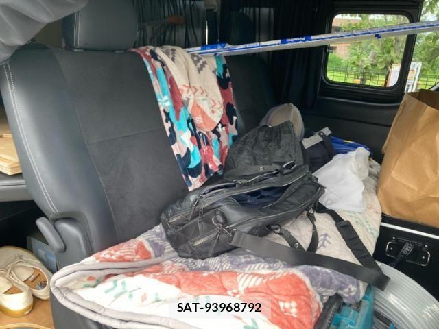 Toyota HIACE VAN 2015-10 7729995-14