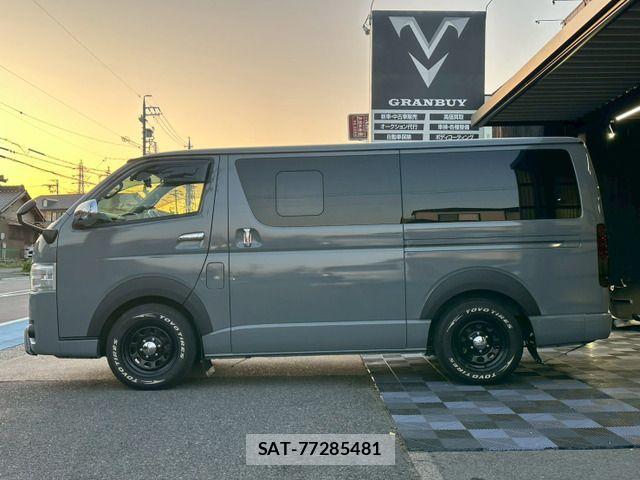 Toyota HIACE VAN 2018-10 7729990-12