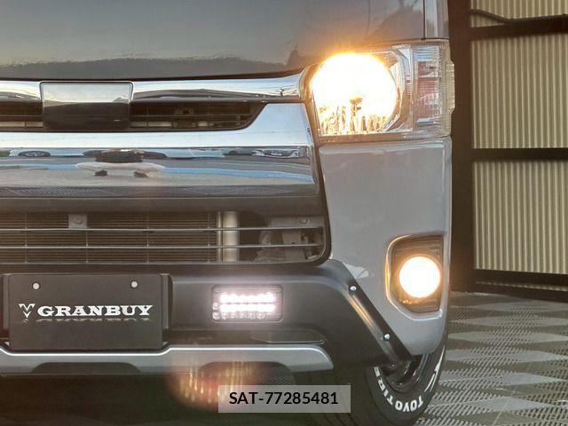 Toyota HIACE VAN 2018-10 7729990-18