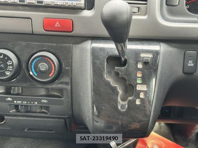Toyota HIACE VAN 2009-04 7729994-18