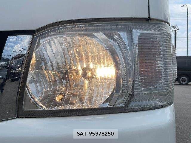 Toyota HIACE VAN 2010-08 7789921-11