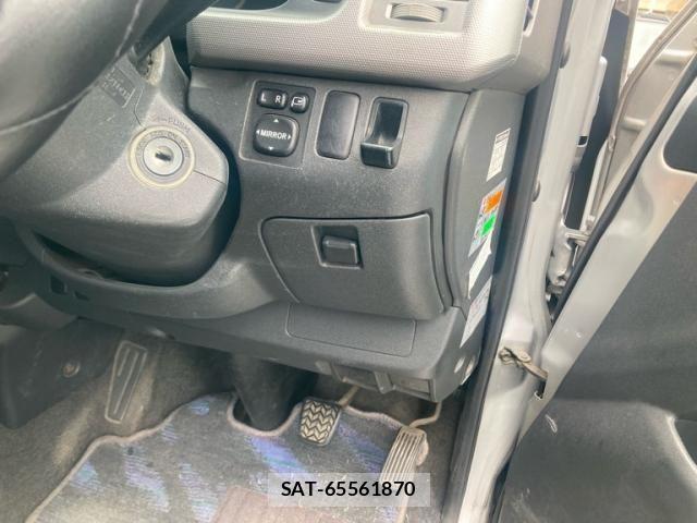 Toyota HIACE VAN 2005-11 7789907-13