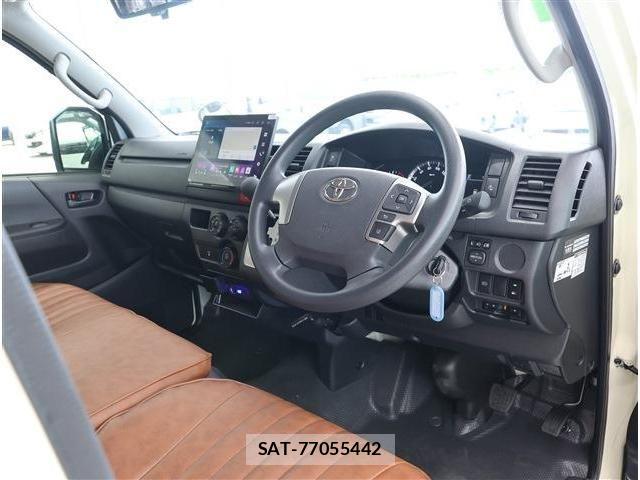 Toyota HIACE VAN 2024-04 7880098-1