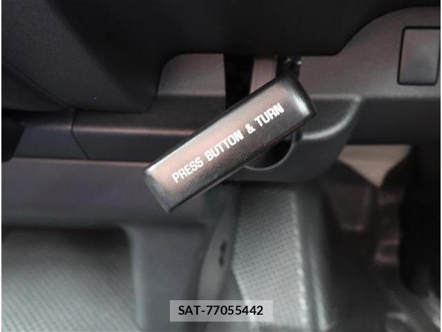 Toyota HIACE VAN 2024-04 7880098-28