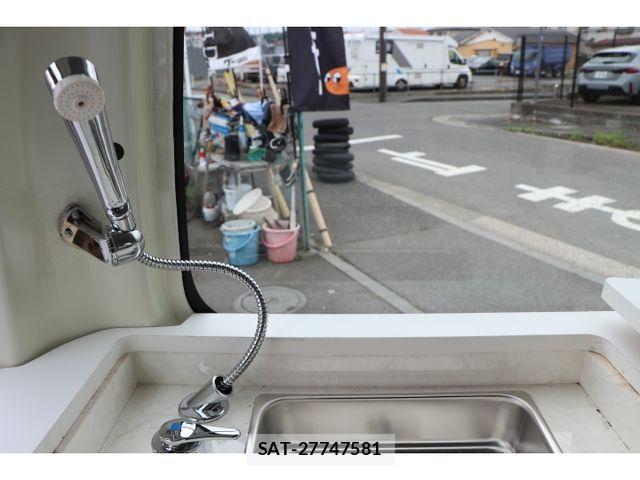 Toyota HIACE VAN 2021-05 7903534-12