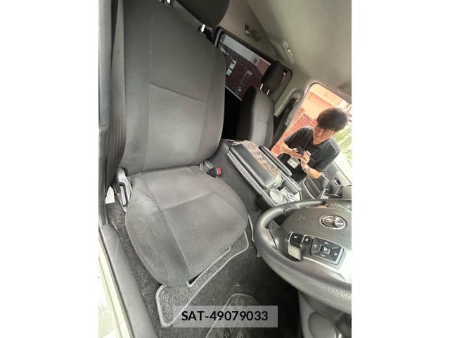 Toyota HIACE VAN 2022-09 7964159-13