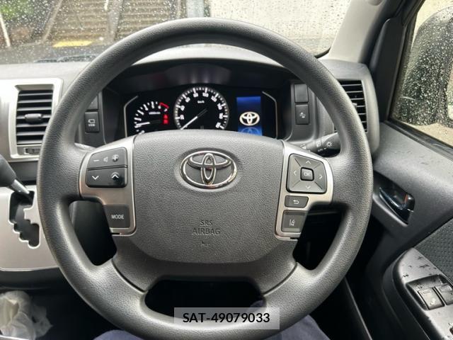 Toyota HIACE VAN 2022-09 7964159-17