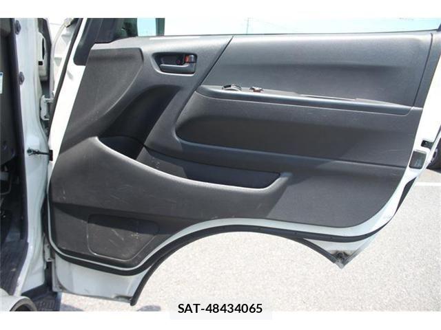 Toyota HIACE VAN 2021-04 7981368-17