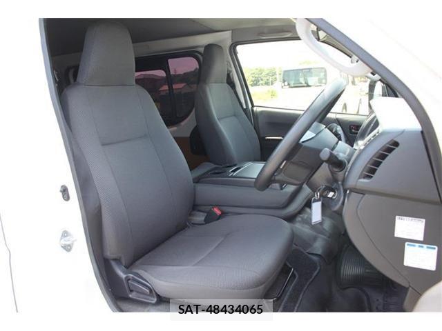 Toyota HIACE VAN 2021-04 7981368-18