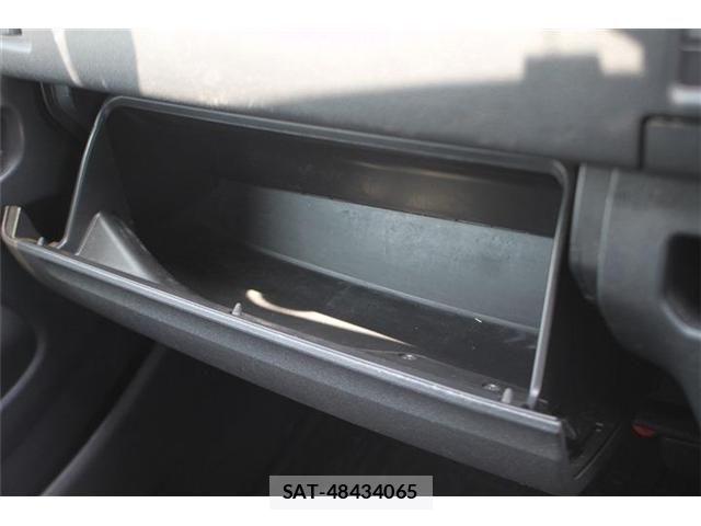 Toyota HIACE VAN 2021-04 7981368-24
