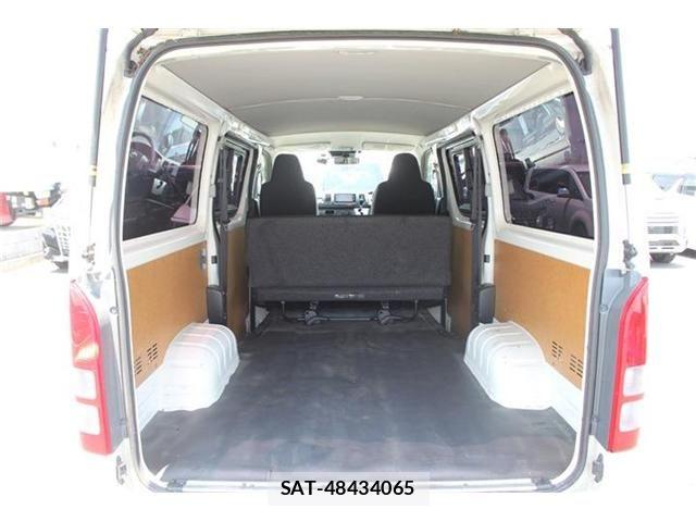 Toyota HIACE VAN 2021-04 7981368-28