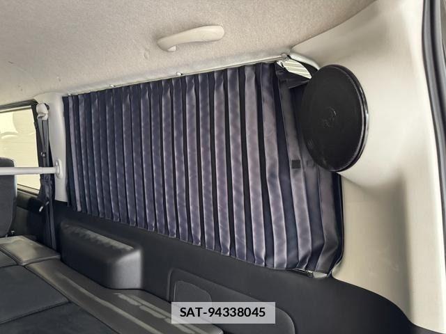 Toyota HIACE VAN 2017-07 7981370-11