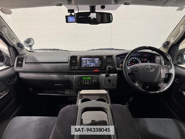 Toyota HIACE VAN 2017-07 7981370-1