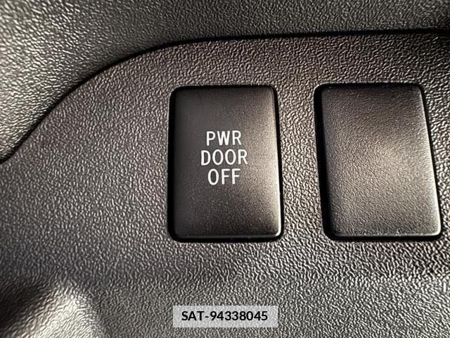 Toyota HIACE VAN 2017-07 7981370-19