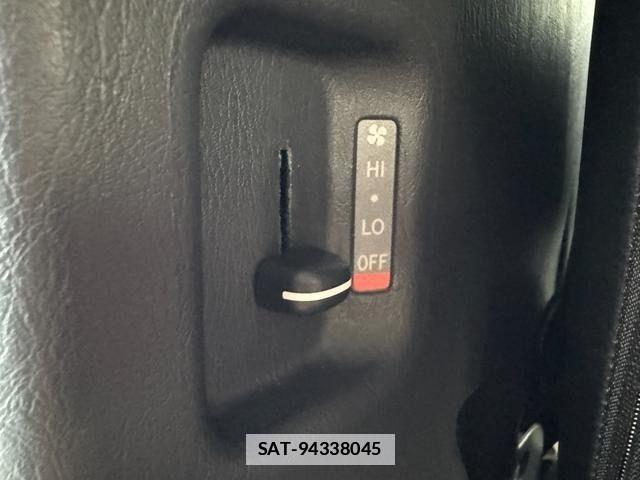 Toyota HIACE VAN 2017-07 7981370-22