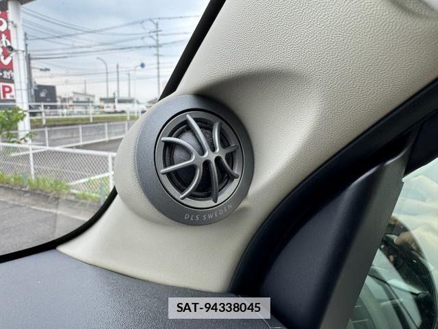 Toyota HIACE VAN 2017-07 7981370-24