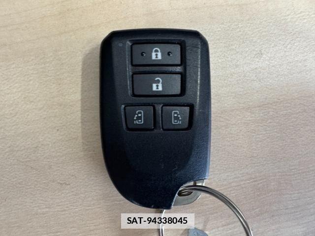 Toyota HIACE VAN 2017-07 7981370-29