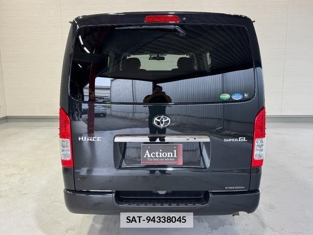 Toyota HIACE VAN 2017-07 7981370-4