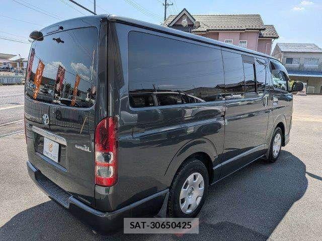 Toyota HIACE VAN 2006-10 7981372-16