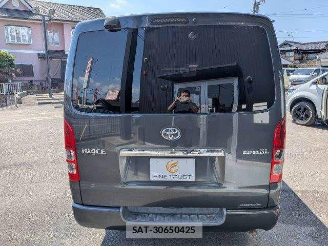 Toyota HIACE VAN 2006-10 7981372-17