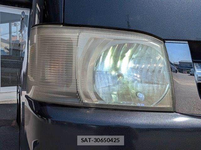 Toyota HIACE VAN 2006-10 7981372-29