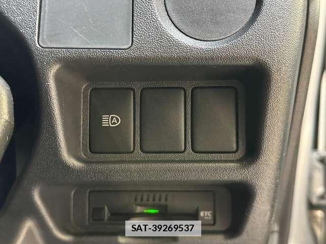 Toyota HIACE VAN 2019-05 7981369-13