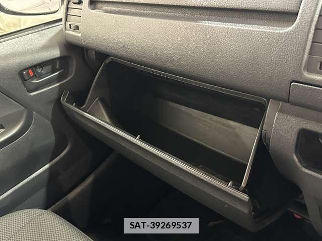 Toyota HIACE VAN 2019-05 7981369-18